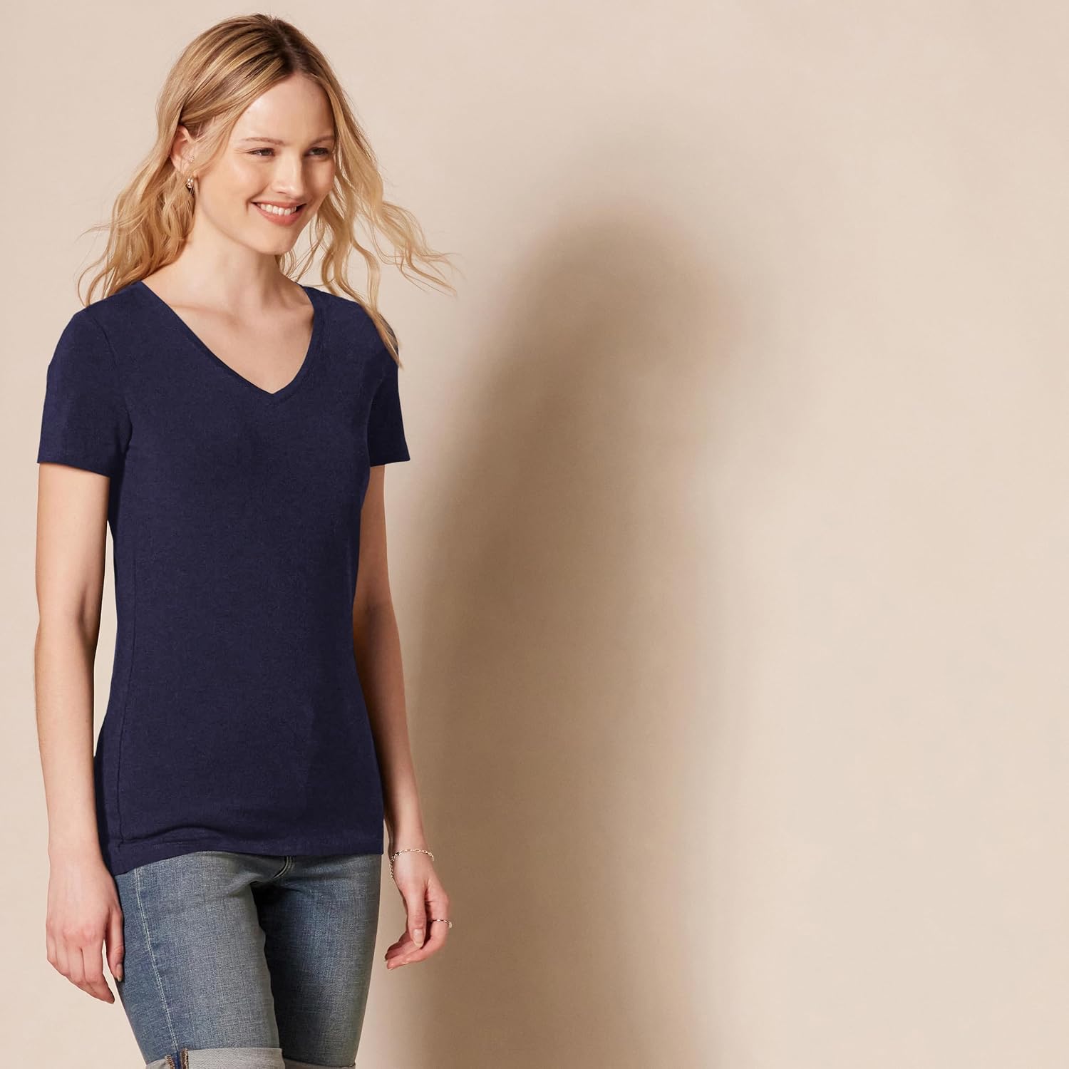 Amazon Essentials Women's Regular-Fit Short-Sleeve V-Neck T-Shirt, Multipacks